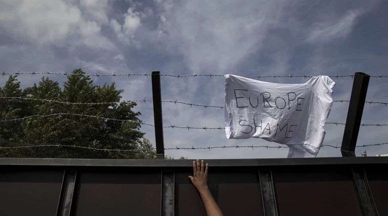 Η Αυστρία κλείνει από απόψε τα σύνορα με την Ουγγαρία