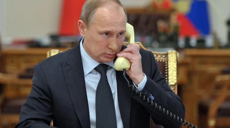 Το άνοιγμα του Πούτιν στους gay μέσω τηλεφωνήματος στον Ελτον Τζον