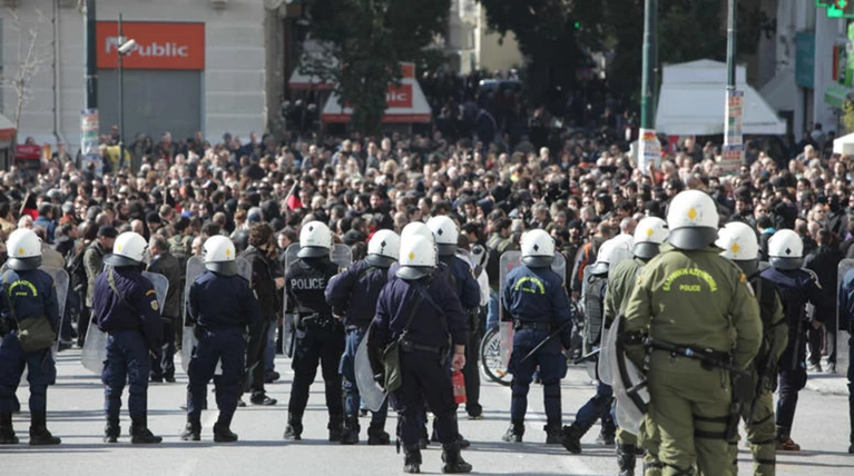 ΣΥΡΙΖΑ: Αστυνομία light χωρίς στολές & κατάργηση των ΜΑΤ