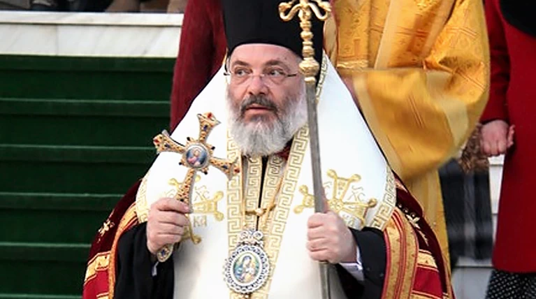 Ο Μητροπολίτης Δαμασκηνός απαγορεύει τη ρίψη ρυζιού στους γάμους