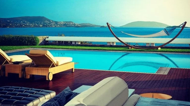 Ελληνικό θέρετρο στα ακριβότερα του κόσμου με 50.000 ευρώ τη βραδιά!