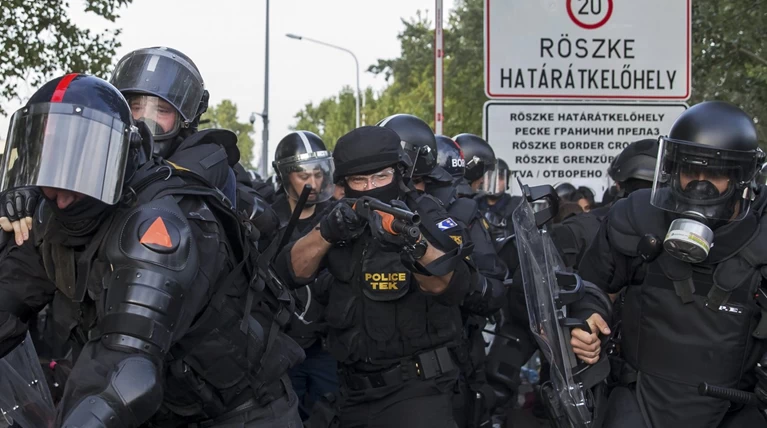 Ουγγαρία:Στείλτε στην Ελλάδα στρατό για τους πρόσφυγες