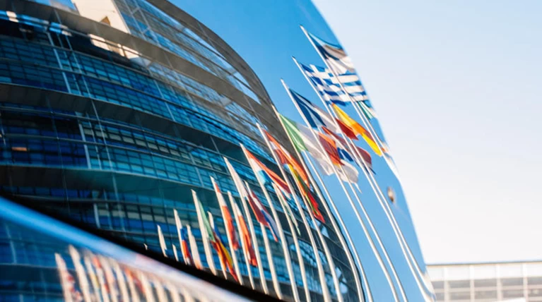 Reuters: Η φόρμουλα των χωρών της ευρωζώνης για το ελληνικό χρέος