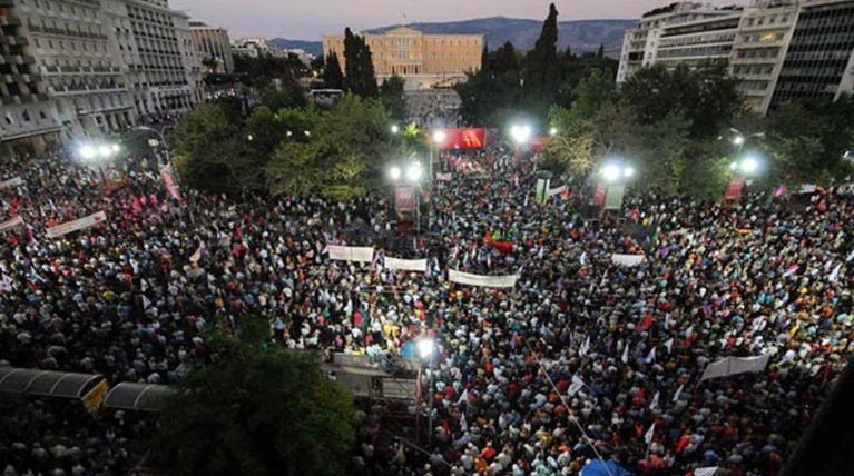 Μάχη για τους αναποφάσιστους από την Ομόνοια έως την Κρήτη