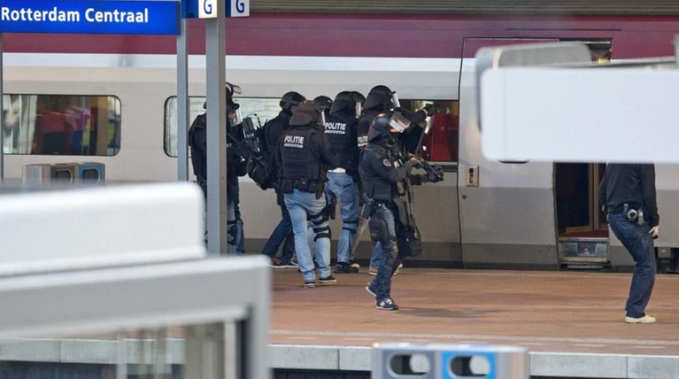 Tρόμος ξανά σε τρένο στο Ρότερνταμ. Εκκενώθηκε και συνέλαβαν ύποπτο
