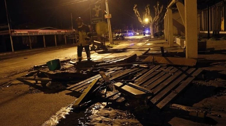 Χιλή: 13 οι νεκροί από τον σεισμό και το τσουνάμι