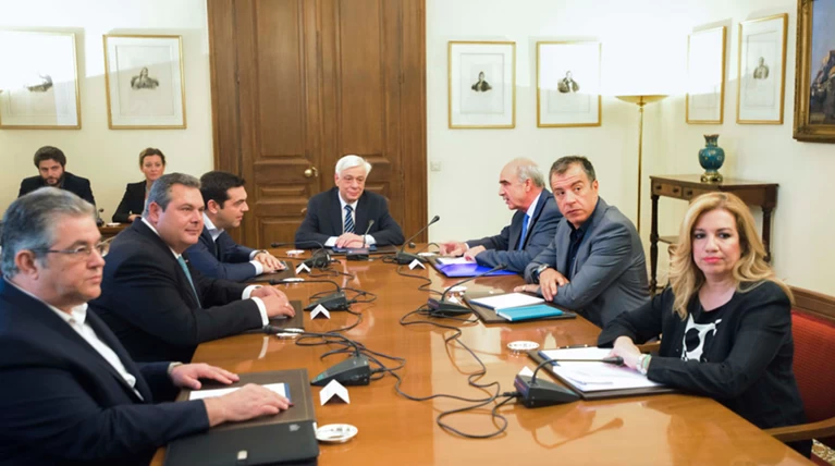 Χαλαρά σε ουζερί & εκλογικά κέντρα σήμερα οι πολιτικοί αρχηγοί