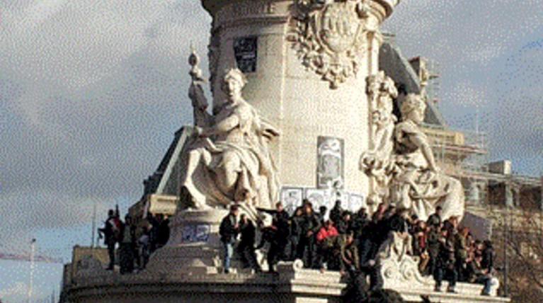 Παρίσι :Τραγικό θάνατο βρήκε 21χρονος γλιστρώντας από άγαλμα