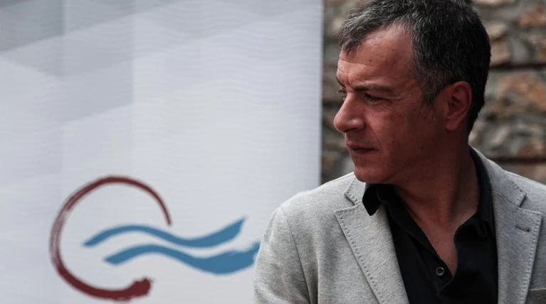 Θεοδωράκης σε νέους: Μην κάνετε πλάκα, ψηφίστε