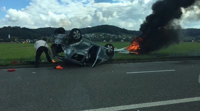 Αεροσκάφος συγκρούστηκε με αυτοκίνητο στην Ελβετία