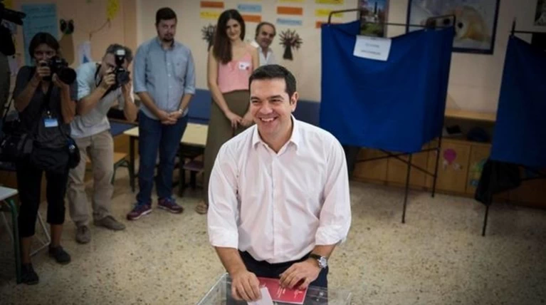 Ο Τσίπρας πανηγυρίζει την πρωτιά μέσω twitter με το...Ταξίδι στα Κύθηρα