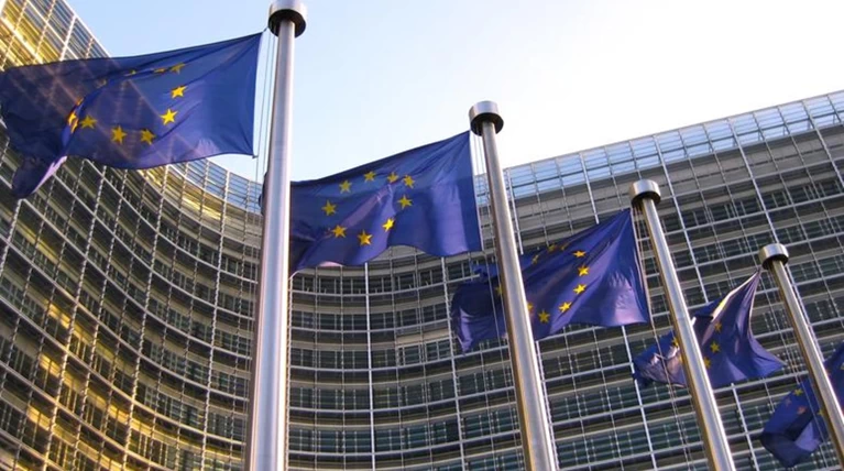 Γιούνκερ: Η κυβέρνηση έχει εντολή να υλοποιήσει τις μεταρρυθμίσεις
