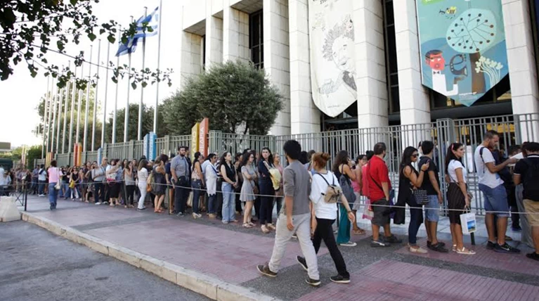 Ατέλειωτες ουρές για τον... μυστηριώδη κύριο Νέσμπο