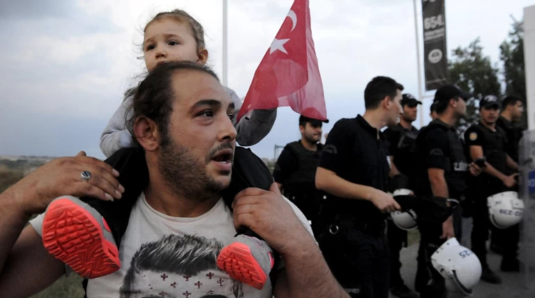 Λεφτά στην Τουρκία από την Ε.Ε για να συγκρατήσει τους πρόσφυγες