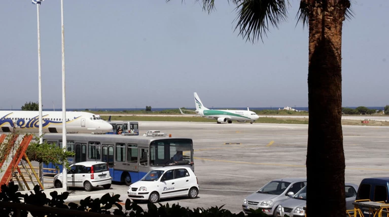 Έκλεισε το αεροδρόμιο της Ρόδου, λόγω λακκούβας στον αεροδιάδρομο