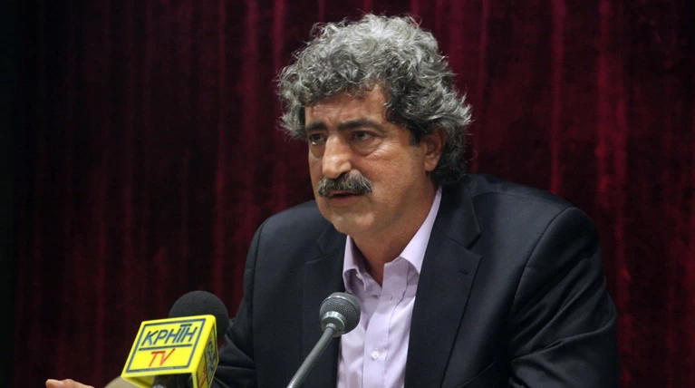 Πολάκης: Εχω παίξει ξύλο στην πόρτα του υπουργείου Υγείας