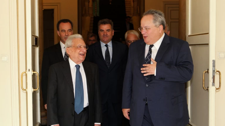 Ξαναγαπήθηκαν Κοτζιάς και Μολυβιάτης στο αντίο τους
