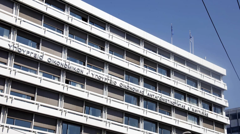 Μαύρη τρύπα 4,1 δισ. και φόβοι για νέα μέτρα