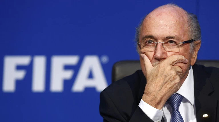 Εισβολή εισαγγελέων στην FIFA - Ανακρίνουν τον Μπλάτερ