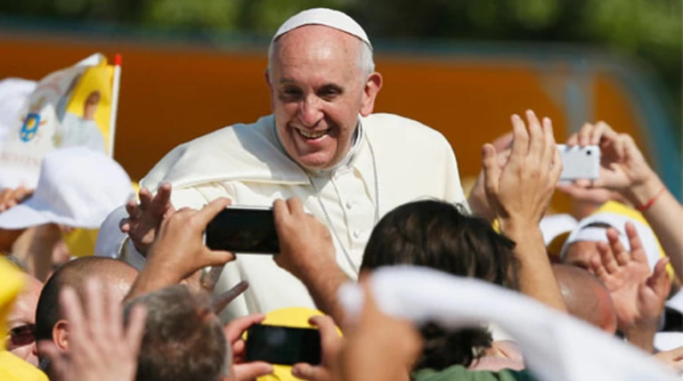 Ο Πάπας Φραγκίσκος σε ρόλο ροκ σταρ: Ετοιμάζει μουσικό άλμπουμ!