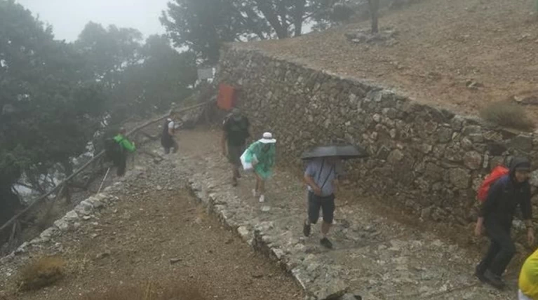 55 τουρίστες στο έλεος της κακοκαιρίας - Εγκλωβισμένοι στο Φαράγγι Σαμαριάς