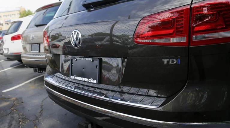 FT: Η Κομισιόν γνώριζε από το 2013 για το σκάνδαλο VW