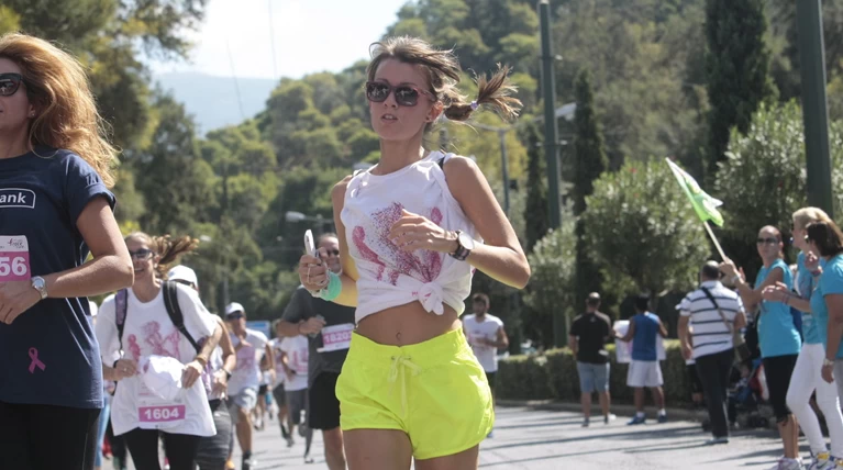 20.000 Ελληνες «έτρεξαν» το μήνυμα της ελπίδας για τον καρκίνο του μαστού