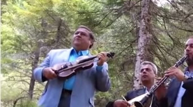 Πέθανε ο Χρήστος Φωτίου, τραγουδιστής της νίκης του Αλέξη Τσίπρα