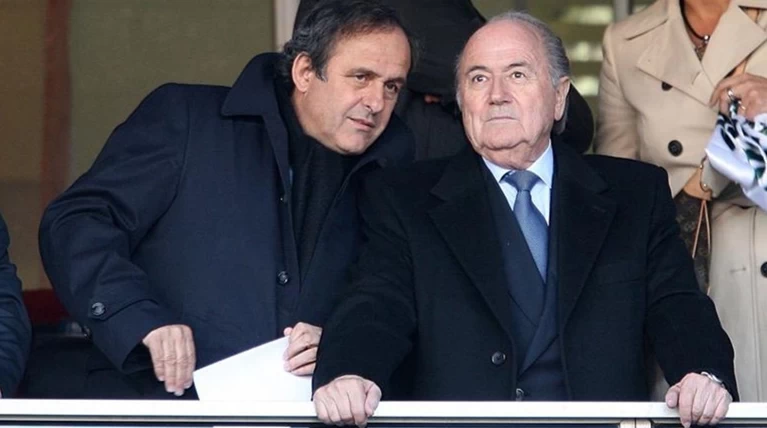 Σκάνδαλο FIFA: Ο Μπλάτερ τα «έσκασε» στον Πλατινί για να βγει από τη μέση