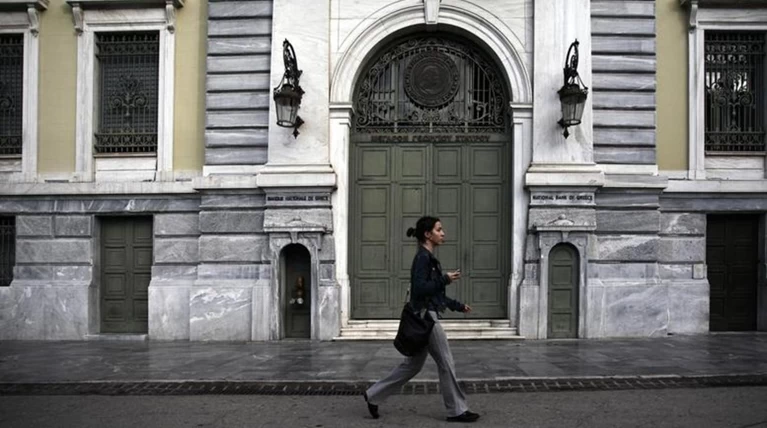 ΕΣΕΕ: Ζητά χαλάρωση των τραπεζικών χρεώσεων - Πόσο κοστίζουν τα εμβάσματα