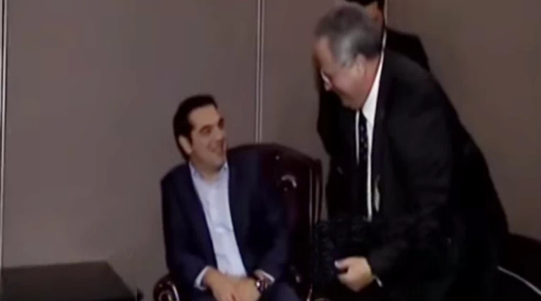Το πείραγμα του Τσίπρα για τα κιλά του Νίκου Κοτζιά (βίντεο)