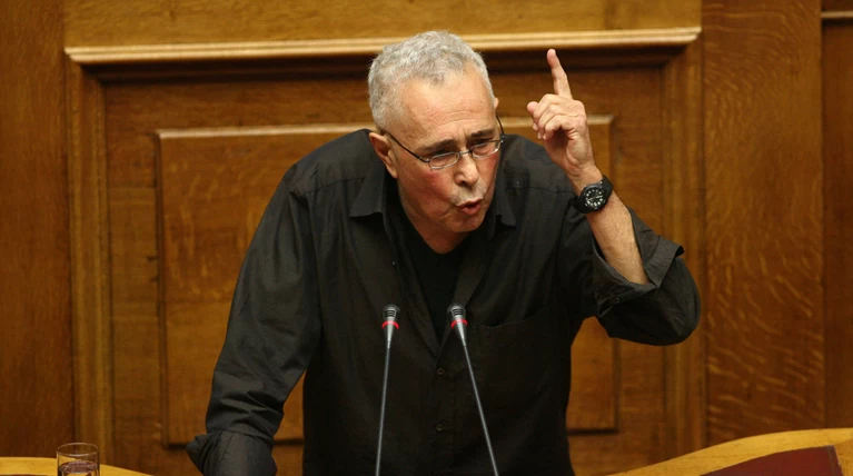 Εκρηξη Ζουράρι για τα σχολικά βιβλία: ποιους είπε «βλακόμετρο & κατιναριό»
