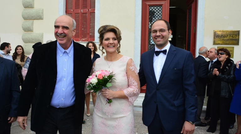 Η selfie του Μεϊμαράκη με τη νύφη στο Ναύπλιο