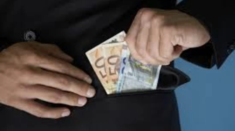 Μεγάλη απάτη με «πυραμίδα» και συμβούλους από Βουλγαρία