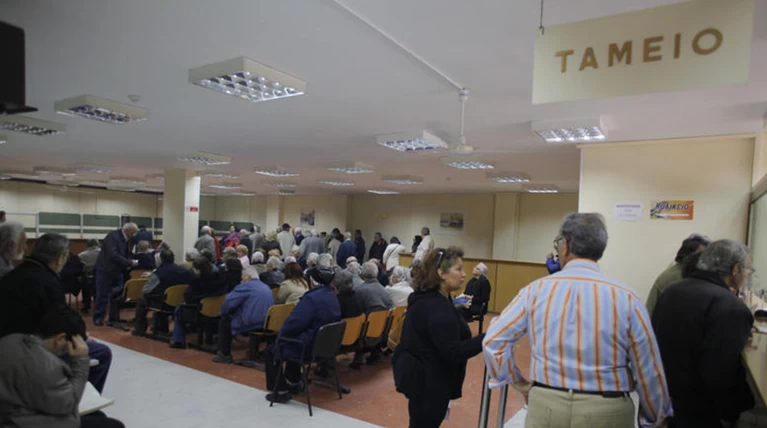 Ξεκινούν οι κατασχέσεις σε μισθούς, συντάξεις και καταθέσεις
