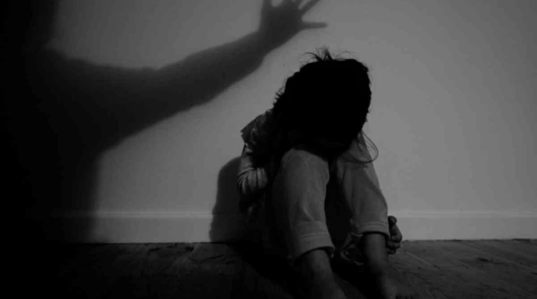 Μάχη για τη ζωή δίνει ο 2χρονος που ξυλοκοπήθηκε