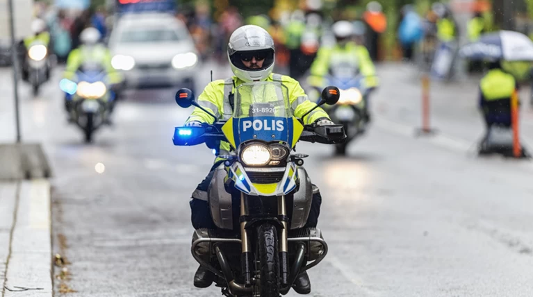 Συναγερμός στη Σουηδική αστυνομία για ένα... κουρτινόξυλο