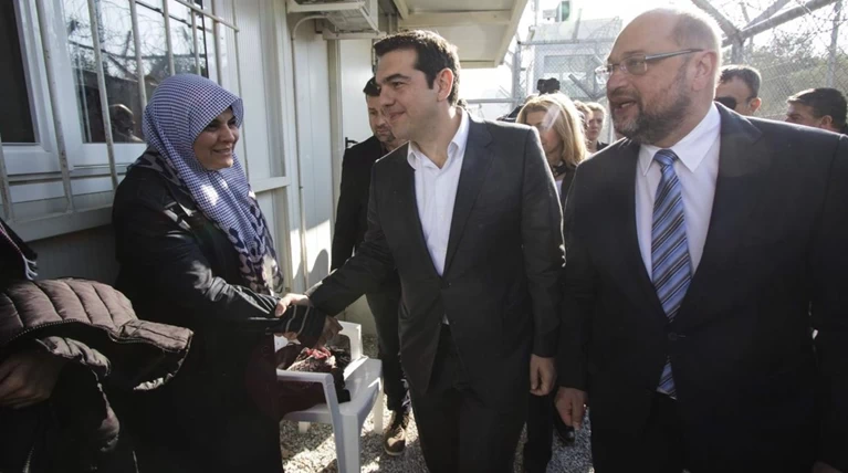 Η Αθήνα συνδέει προσφυγικό και αξιολόγηση, οι δανειστές όχι