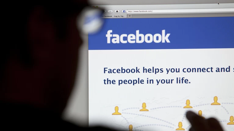Με βαρύ πρόστιμο κινδυνεύει το Facebook για τις παρακολουθήσεις
