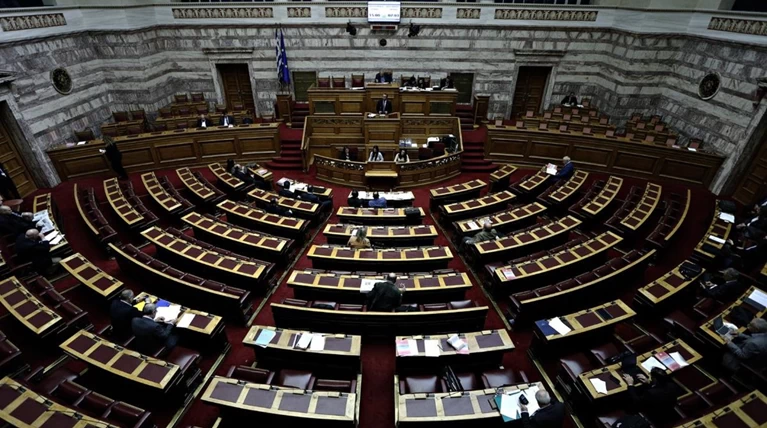 Πυρ ομαδόν της αντιπολίτευσης για τη μήνυση της κυβέρνησης