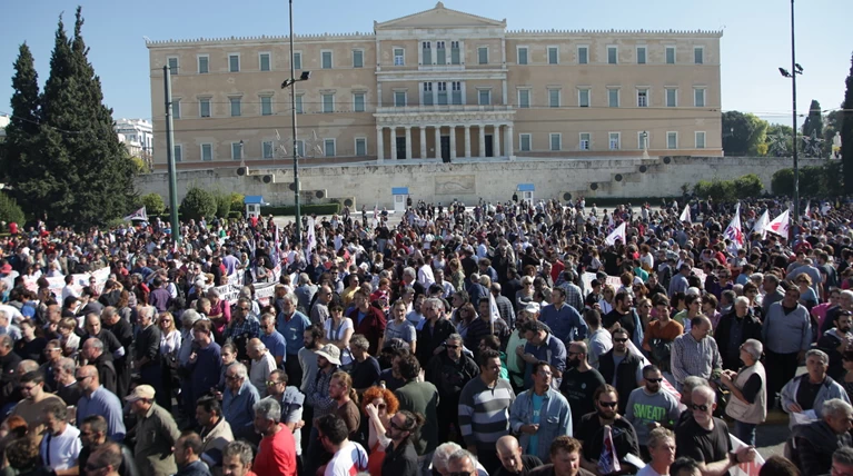 Μεγάλες συγκεντρώσεις με συνθήματα κατά της λιτότητας