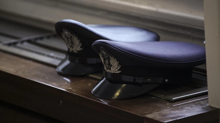 Ψάχνει... γραφείο ο τέως διοικητής Εσωτερικών Υποθέσεων