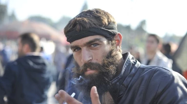 Ο Κρητικός αγρότης με τα πράσινα μάτια που αποπλάνησε το twitter... ομίλησε