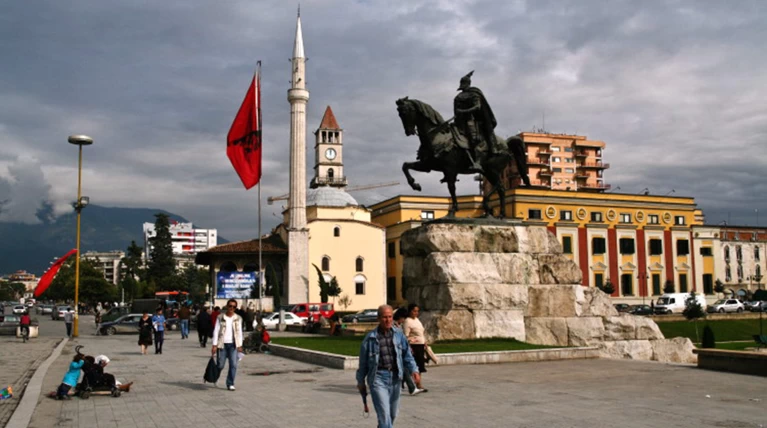 Η Αλβανία μηδενίζει την φορολογία για τις μικρές επιχειρήσεις