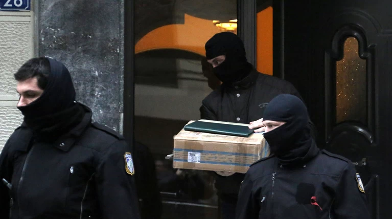 Ψάχνουν «θυγατρικές» των Πυρήνων για την έκρηξη στον ΣΕΒ