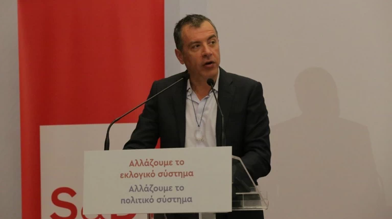 Το 5% ως όριο εισόδου στη Βουλή προτείνει ο Θεοδωράκης