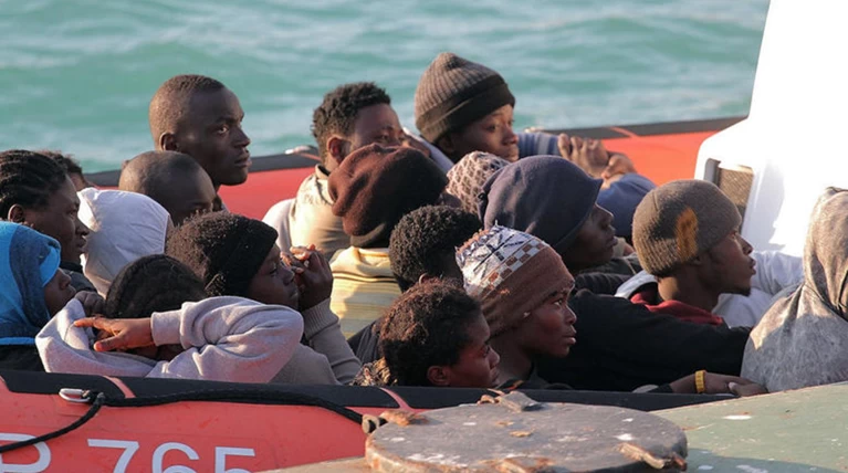 Με αεροπλάνο & ειδική βίζα θα μεταφέρει η Ιταλία τους πρόσφυγες