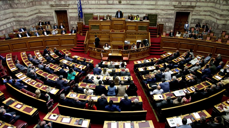 Διετή ρήτρα εχεμύθειας βουλευτών προτείνει ο Βούτσης