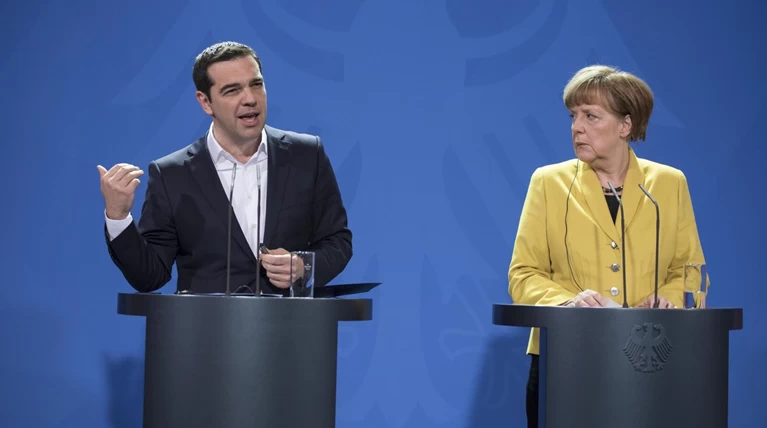 Handelsblatt: Το δίλημμα της Μέρκελ για την Ελλάδα
