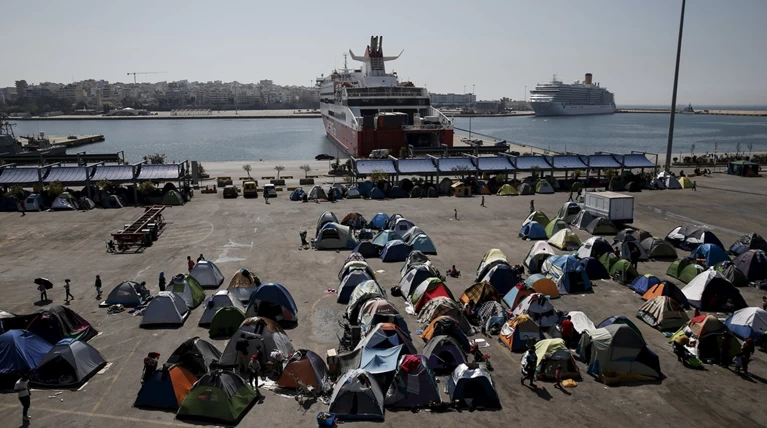 ΑΡ: Σχέδιο εκκένωσης του Πειραιά με 15 μέρες διορία